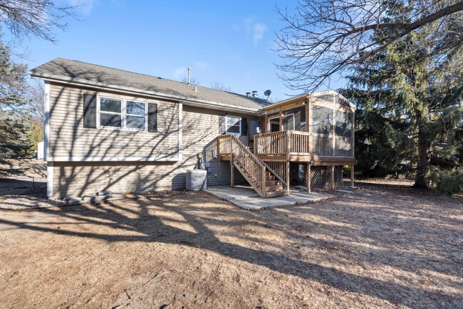 Building Photo - 7885 E Oakbrook Cir