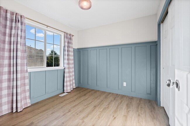 Building Photo - 1572 S Bridle Path Loop