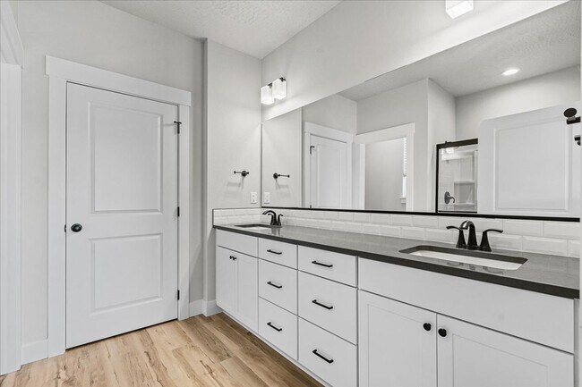 Building Photo - Perfectly designed 5-bedroom, 3-bath single family home