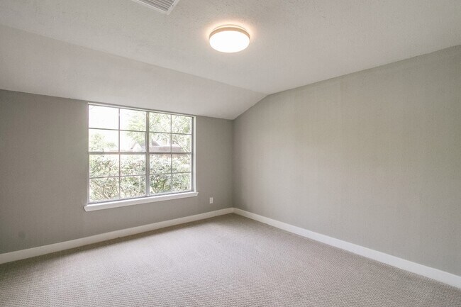 Building Photo - 10827 Tupper Lake Dr