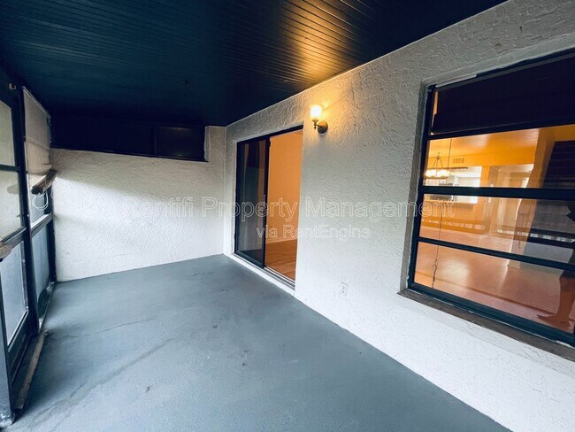 Building Photo - 2131 Crystal Dr