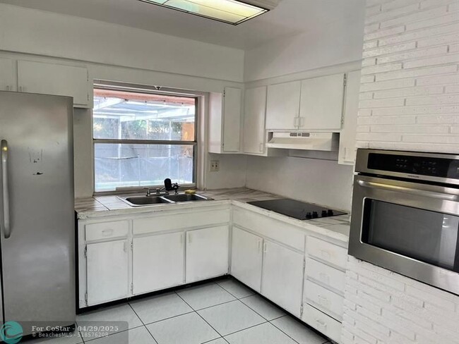 Building Photo - 7941 Plantation Blvd