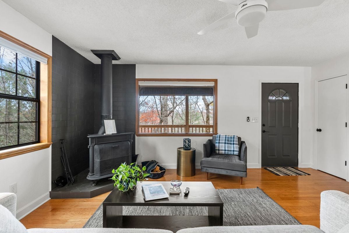 Building Photo - 26 One Blf Ln