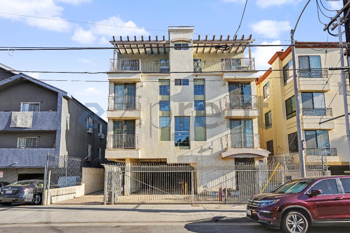Building Photo - Unit 5
