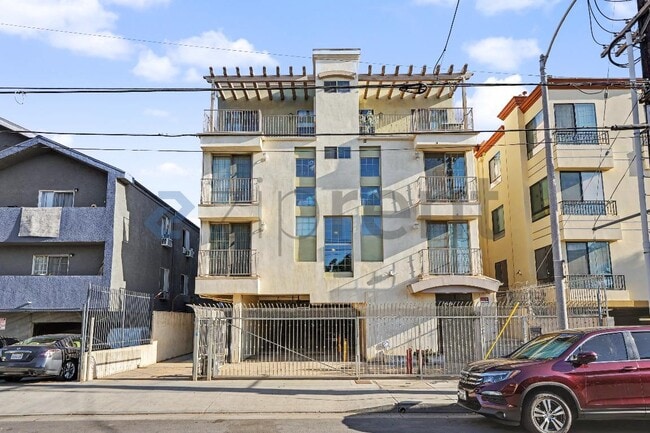 Building Photo - 12042 Hart St