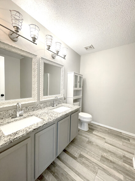 Master Bath - 1419 Windy Meadows Dr