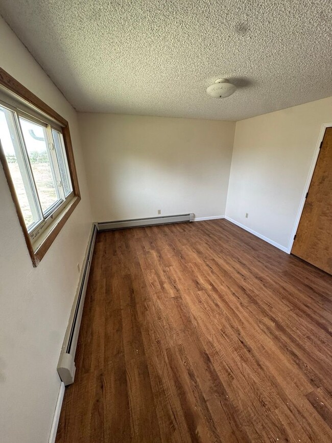 Building Photo - 4 Bedroom - 3 Bathroom just outside of town!