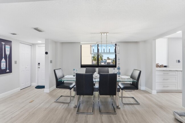 Building Photo - 1605 S US Hwy 1