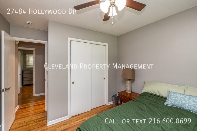 Building Photo - 27484 Hollywood Dr