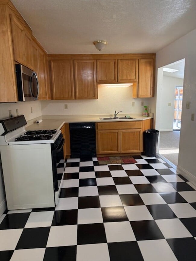 Building Photo - Cozy 3-Bedroom Home for Rent in Tracy!