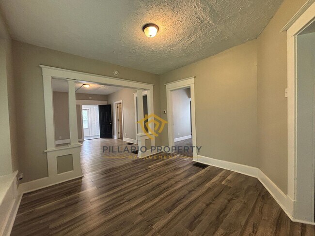 Building Photo - Renovated, 3 Bedroom Near Indy Motor Speedway Home Available NOW!