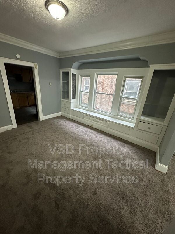 Building Photo - 3289 E 143rd St