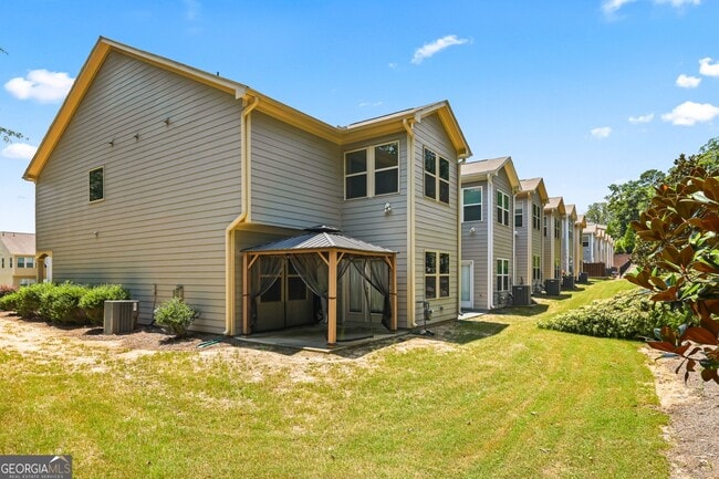 Building Photo - 728 Lansing Grove Way