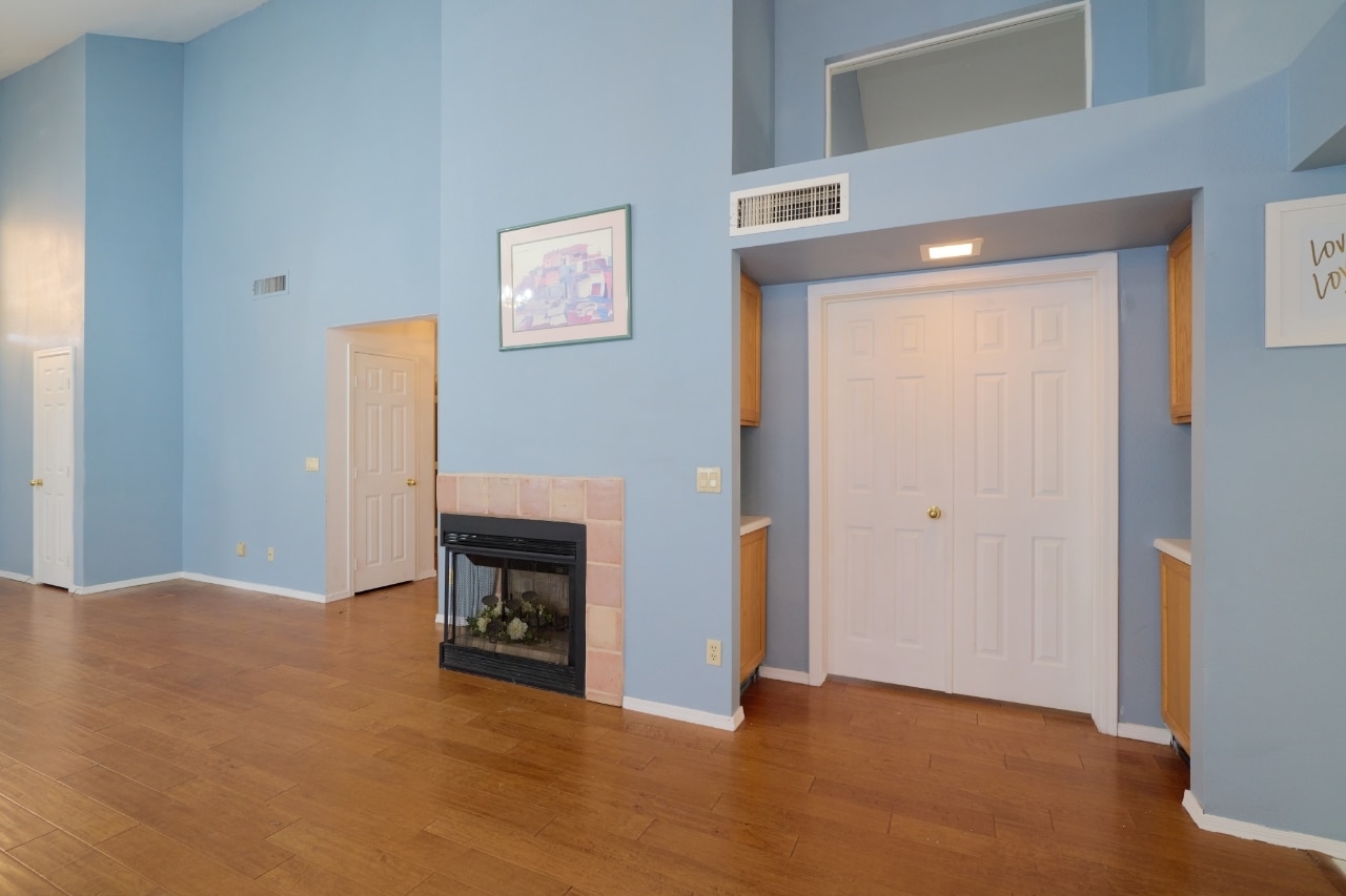 Building Photo - 1317 N Palmsprings Dr