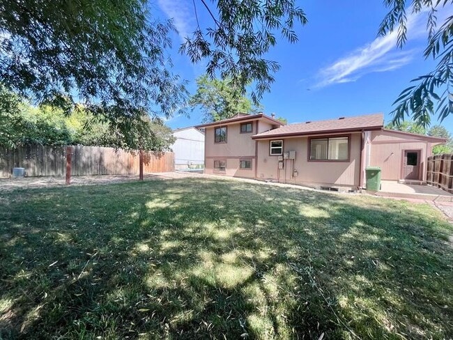 Building Photo - 3 Bedroom Home in SW Loveland!