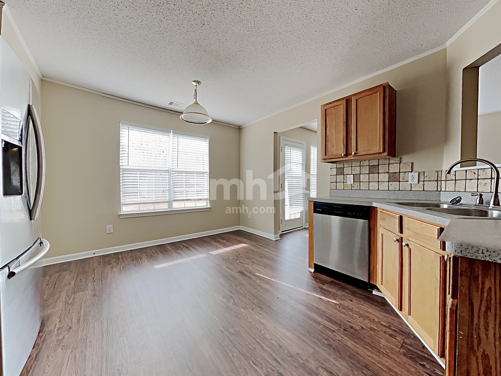 Building Photo - 211 Mystic Holw