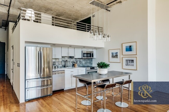 Building Photo - 601 4th St