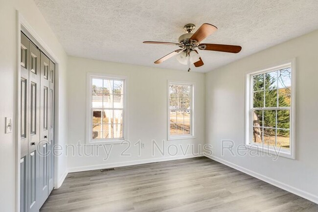 Building Photo - 7 Mosley Ln