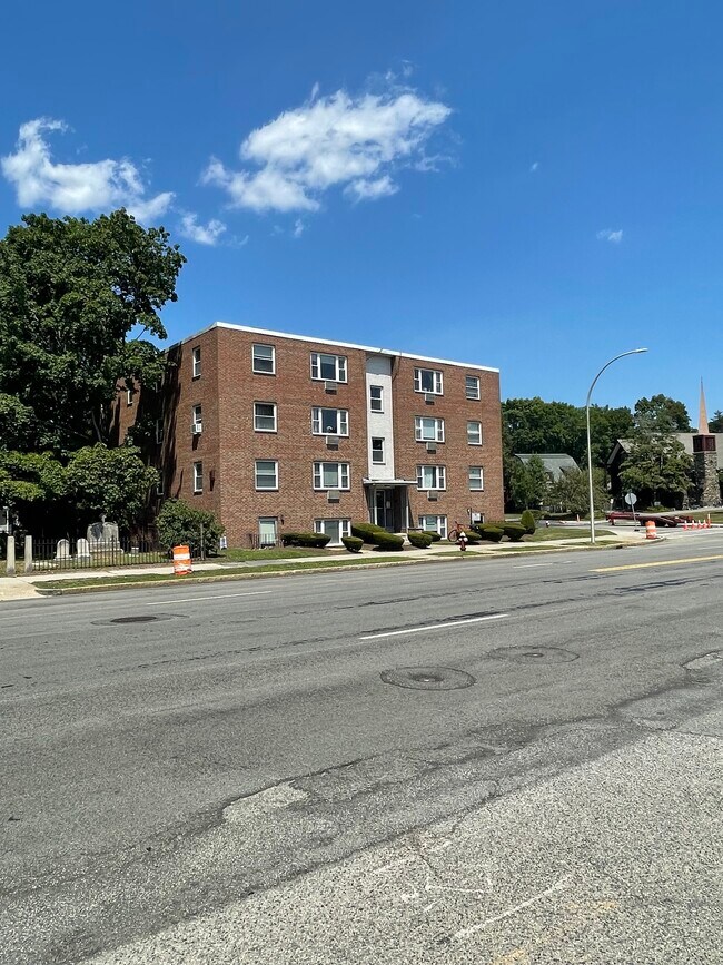 Building Photo - 190 Mt Auburn St