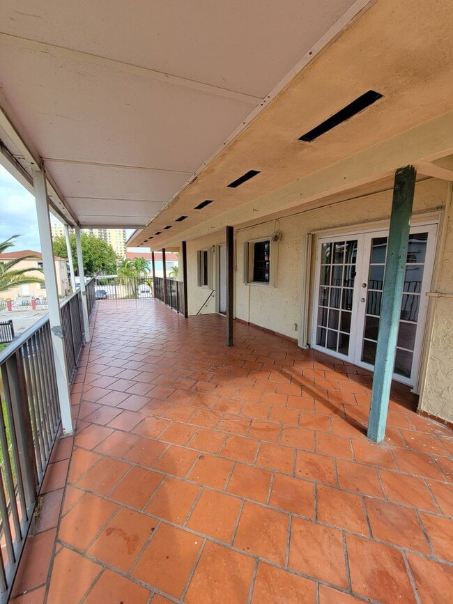 Building Photo - 120 NW 43rd Pl