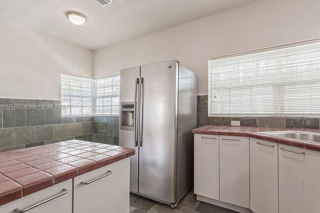 Building Photo - 32 Calabria Ave