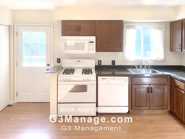 Building Photo - 5052 Walsh Dr