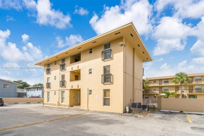Primary Photo - 241 S Royal Poinciana Blvd