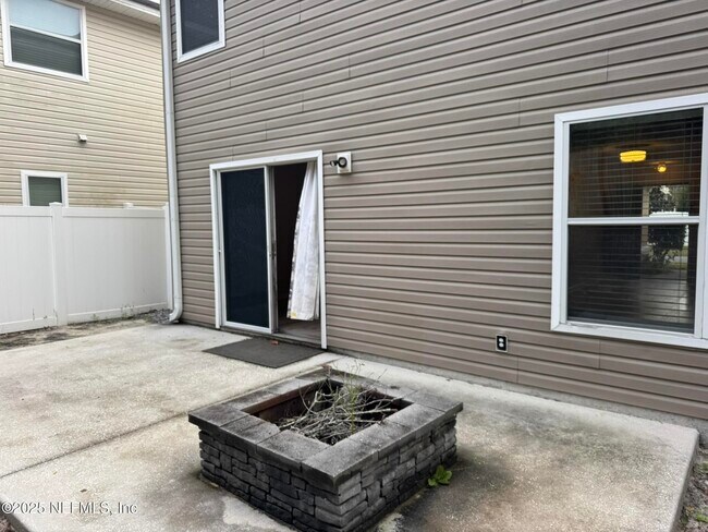 Building Photo - 348 Auburn Oaks Rd E