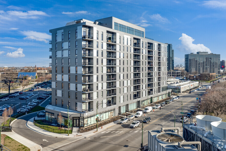 2050 W Ogden Ave - CADENCE APARTMENTS