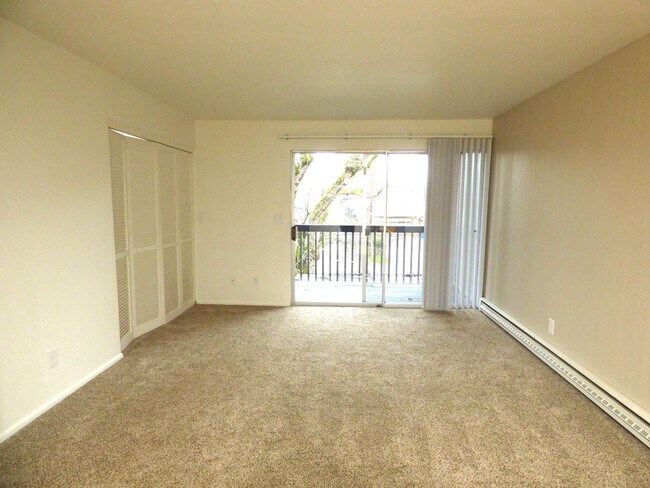 Building Photo - Rent Special: 1/2 Off May's Rent!! - Upstairs 2 Bedroom Unit
