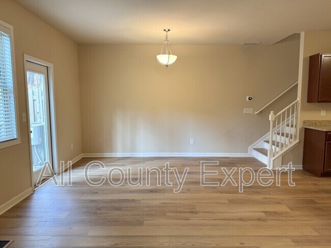 Building Photo - 187 Townview Dr