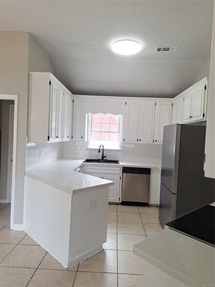 Building Photo - 6309 Scenic Dr