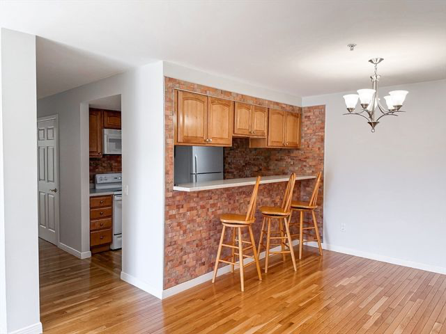 Building Photo - 60 Broadlawn Park