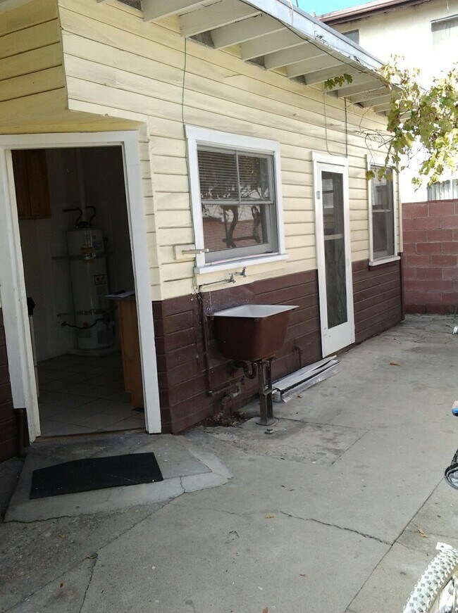 1230 Griffith St 1230 Griffith St San Fernando CA 91340 Apartment