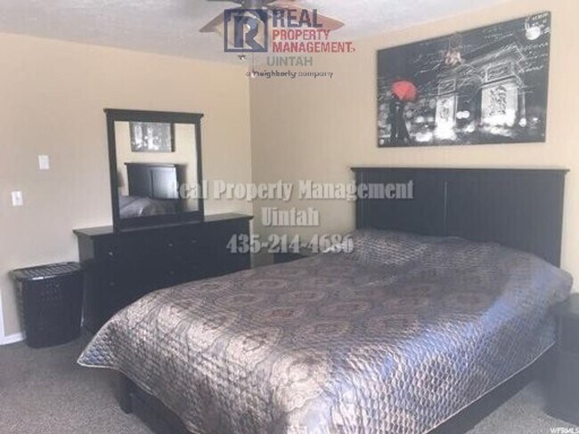 Building Photo - 3 Bed 2 Bath Duplex