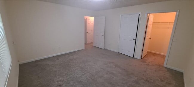 Building Photo - 7104 Fairington Ridge Cir