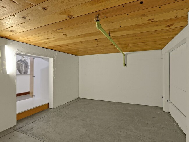 Building Photo - 416 NW 13th Ave