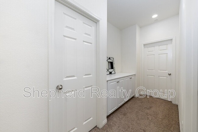 Building Photo - 28468 Sunflower St