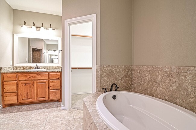 Building Photo - 4304 Saltillo Ct