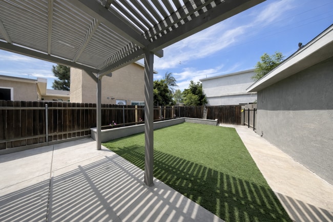 Building Photo - Private Turfed Yard! Large 5 Bed / 3 Bath House on Dorothy (Lease out, pending signatures. Check ...