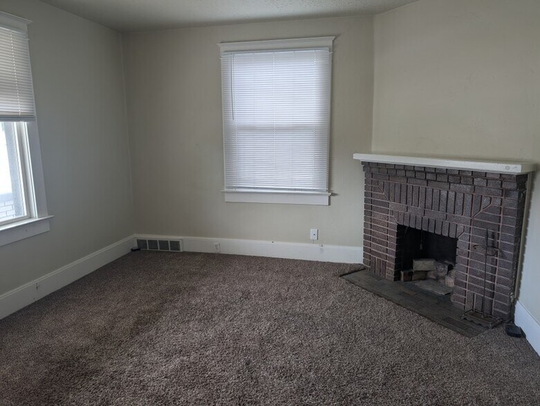Building Photo - 372 N 500 W
