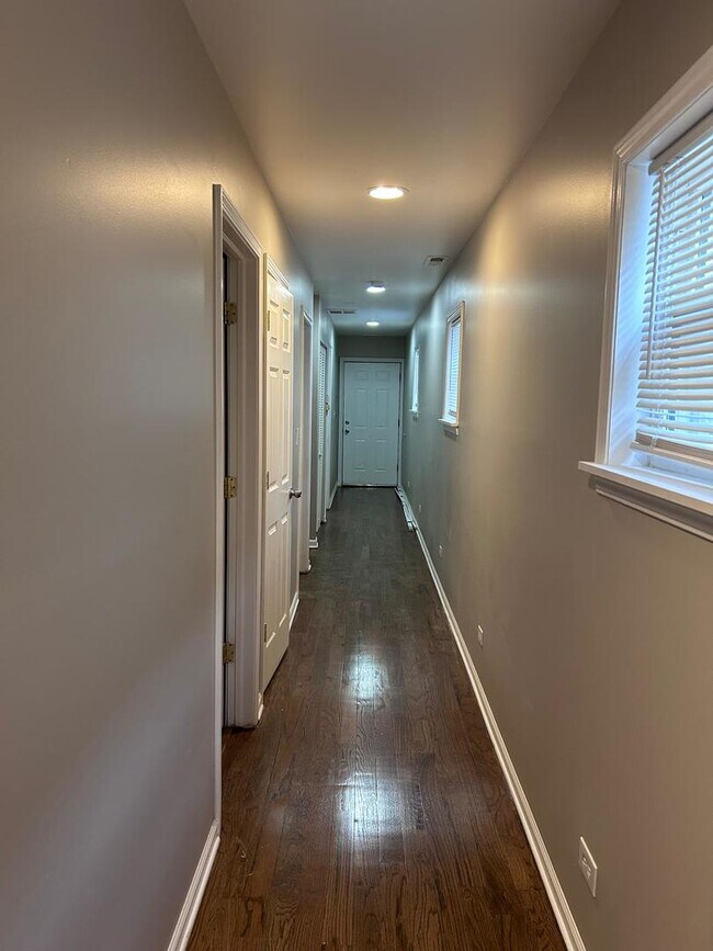 Building Photo - 5905 S Indiana Ave