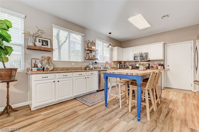 Building Photo - 10617 Austin Bluffs Way