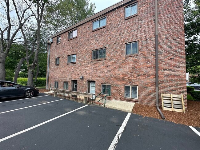 Building Photo - 81 Nicholas Rd