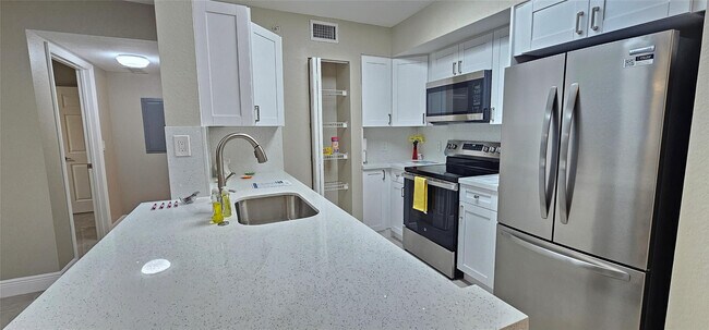 Building Photo - 6768 Heritage Grande