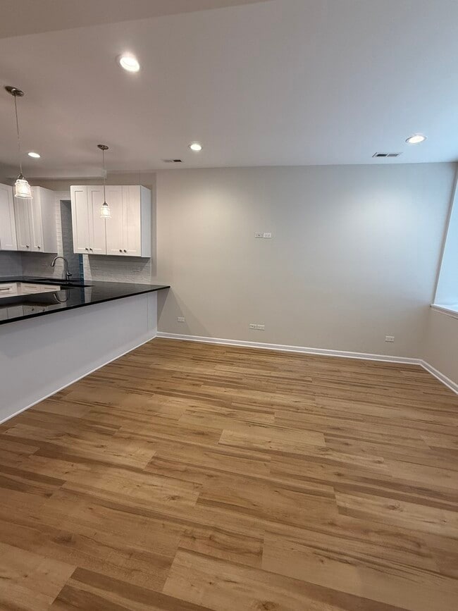 Building Photo - 5751 W Higgins Ave