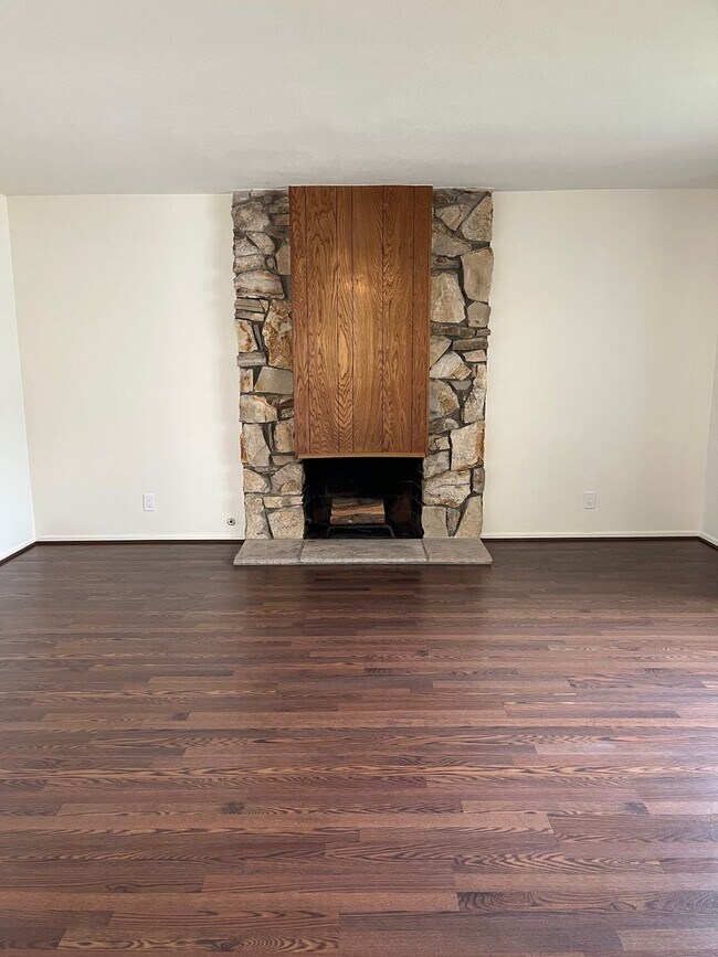 Building Photo - Charming 3 Bedroom, 2 Bath Single Family Home for rent in Seal Beach, CA!