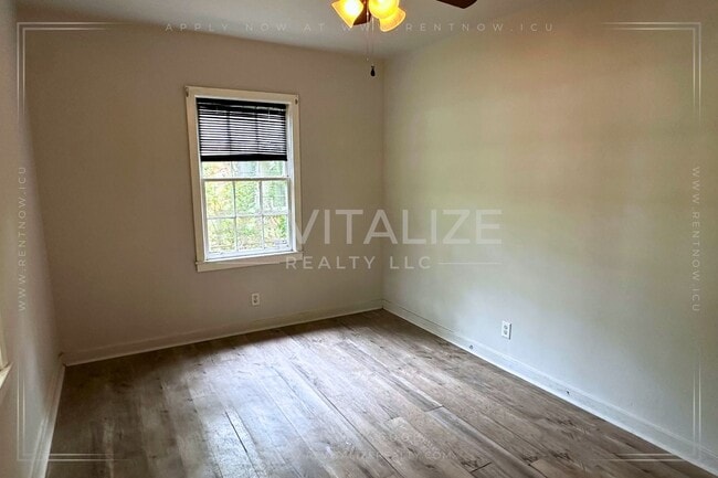 Building Photo - 2 Bed 1 Bath Home Close to Interstate Access!