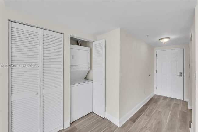 Building Photo - 900 SW 8th St