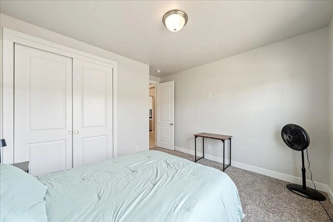 Building Photo - Bright and Spacious 3 Bedroom Home in Wash...